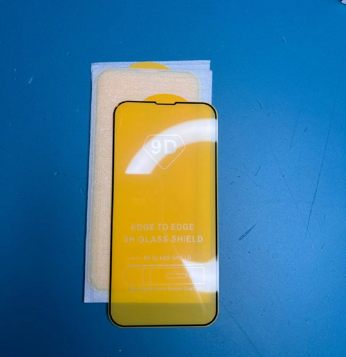 Защитное стекло 9D на желтой подложке ip 6 - 13 (10 шт)