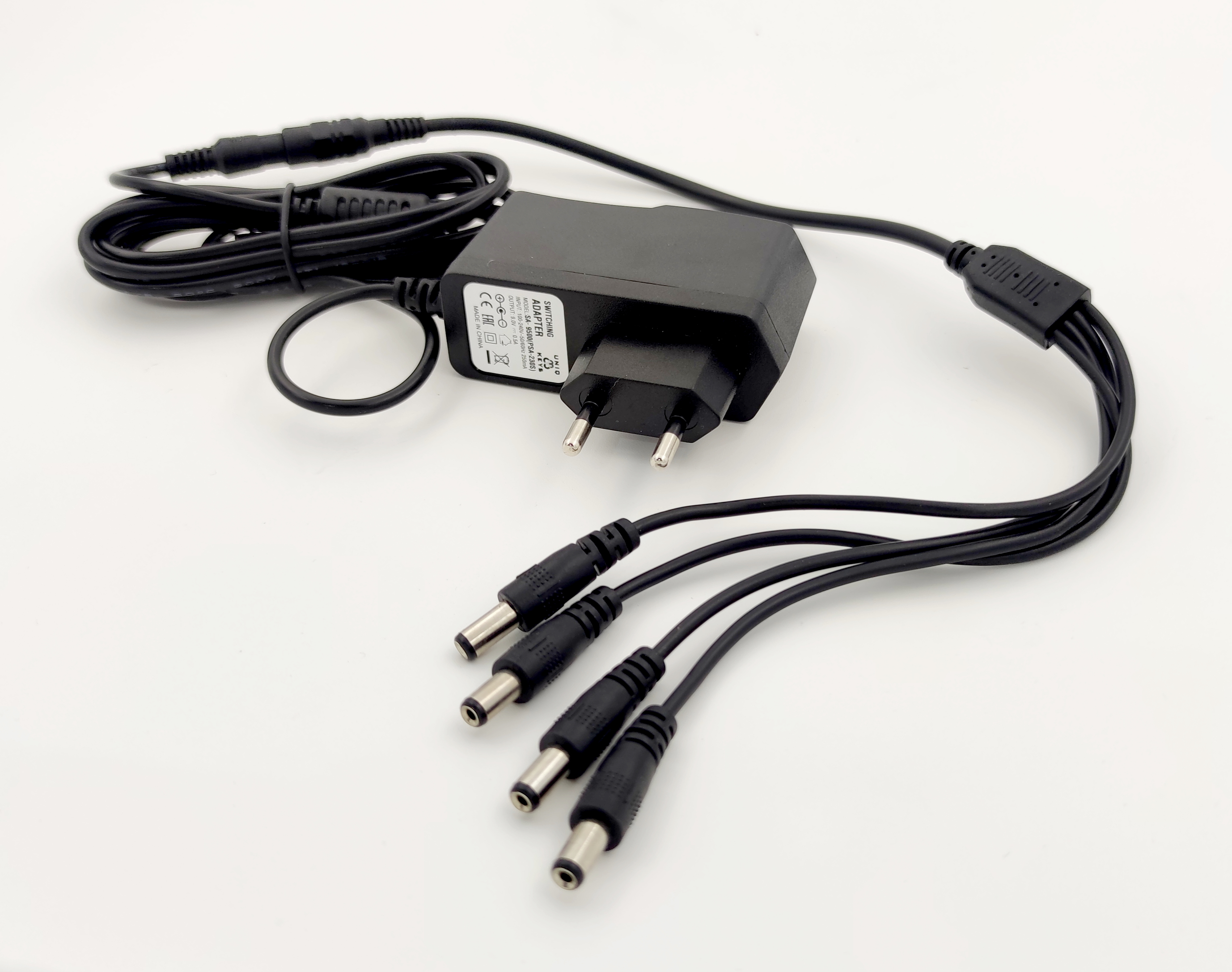 Комплект: блок питания (адаптер) UNIQKEYS SA-9500 (PSA-230S) , для педалей эффектов + разветвитель для адаптеров LADON-4